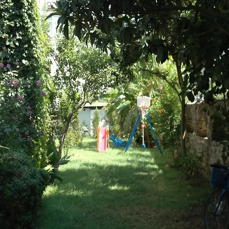 Ξενοδοχείο με διαμερίσματα Tropic Marina 2*
