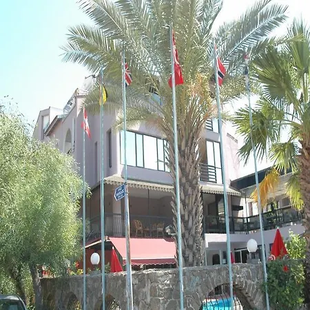 Ξενοδοχείο με διαμερίσματα Tropic Marina