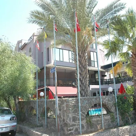 Ξενοδοχείο με διαμερίσματα Tropic Marina 2*