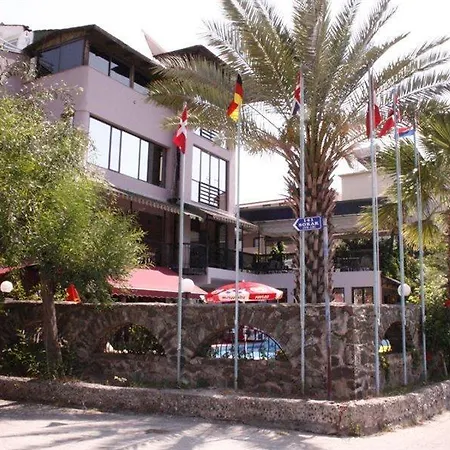 Ξενοδοχείο με διαμερίσματα Tropic Marina 2*