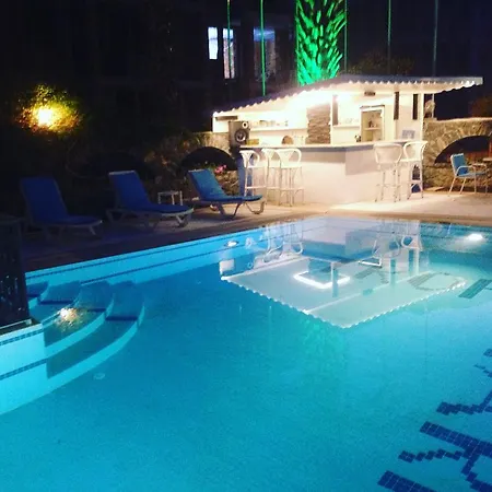 Ξενοδοχείο με διαμερίσματα Tropic Marina 2*