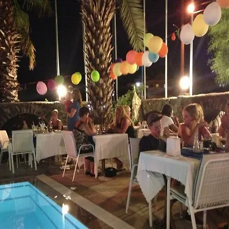 Tropic Marina מלון דירות